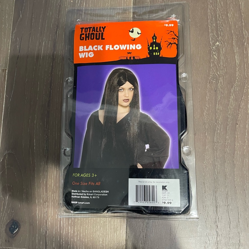 Totally ghoul black flowing wig. NWT